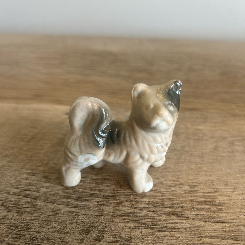 Vintage Hand Painted Porcelain Dog 1.5 Inches Tall‎ Unmarked Small Trinket Shelf